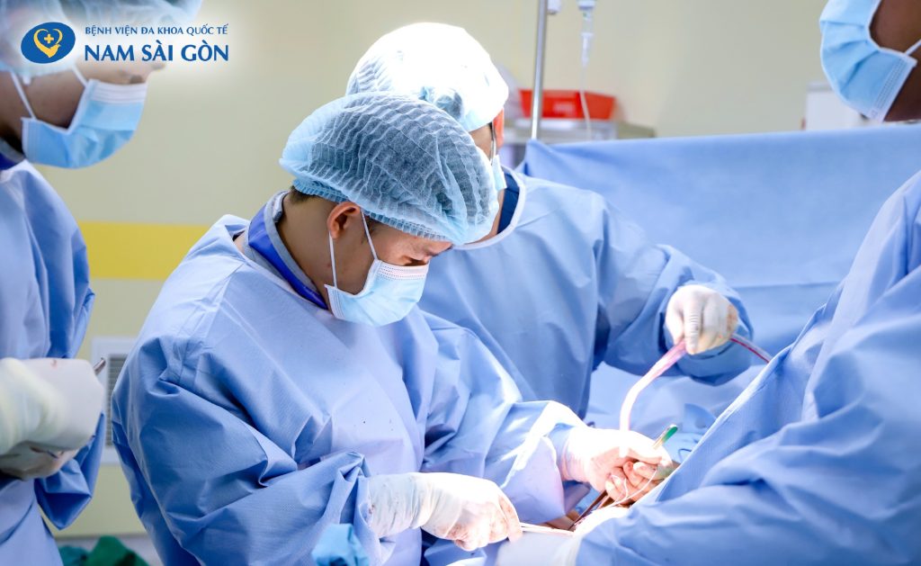 PHẪU THUẬT KẾT HỢP XƯƠNG XÂM LẤN TỐI THIỂU - ĐIỀU TRỊ GÃY CỔ PHẪU THUẬT XƯƠNG CÁNH TAY 3 516 phau thuat xuong canh tay bac man bac duong 03 web