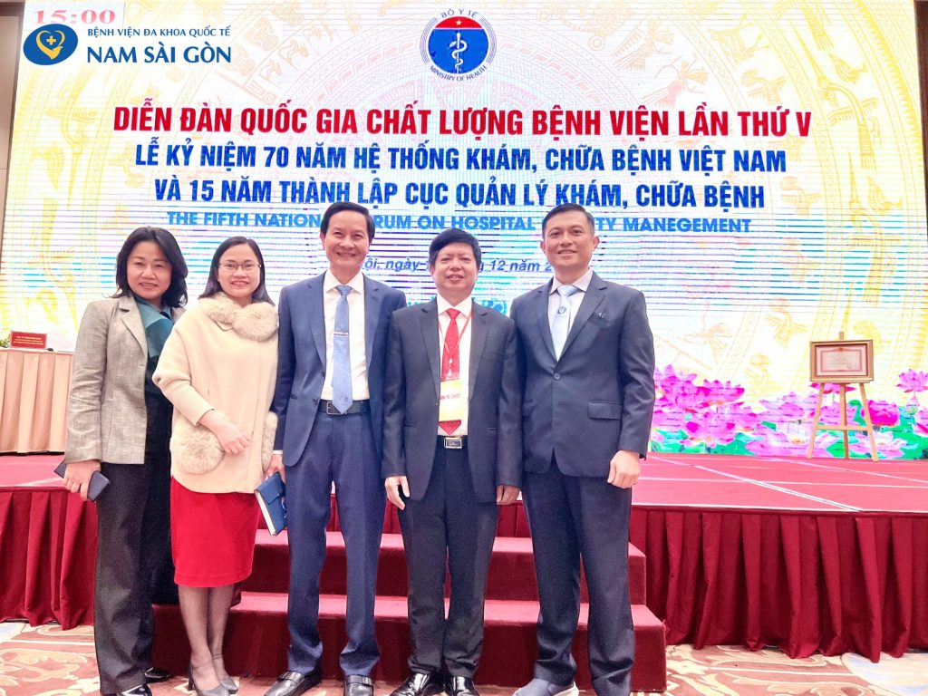 LỄ TRAO GIẢI THƯỞNG POSTER ĐỀ ÁN CẢI TIẾN CHẤT LƯỢNG BỆNH VIỆN TOÀN QUỐC 4 z4991602796370 a62c7e04fd465abdff61bfbf1caaf4d7 1