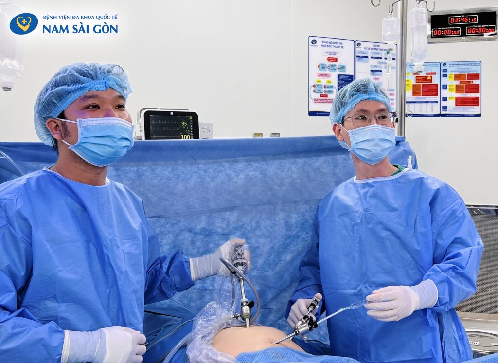 សង្គ្រោះទាន់ពេលស្ត្រីម្នាក់មានកូនក្រៅស្បូនបន្ទាប់អាការៈបែកធ្លាយស្បូនដែលអាចគ្រោះថ្នាក់ដល់ជីវិត។ 3 z5222592746774 f8039f662bb85ae7fd9b9918b353ddcd 1