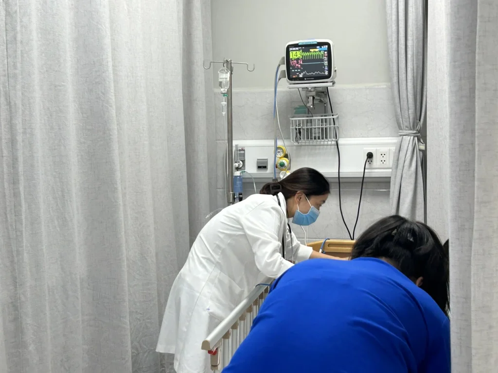 SỰ THẬT SAU MỖI ĐÊM TRỰC CẤP CỨU 4 249edae4 700a 4b38 a66f 25630b77d36b 1739902997397115533379 1