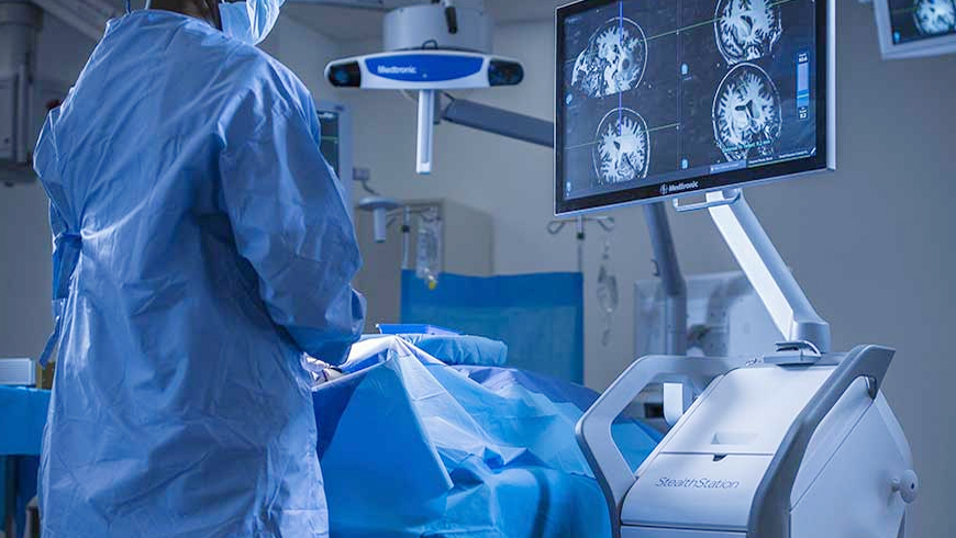 StealthStation™ S8 – Advanced Surgical Navigation for Spine & Brain Procedures 2 StealthStation