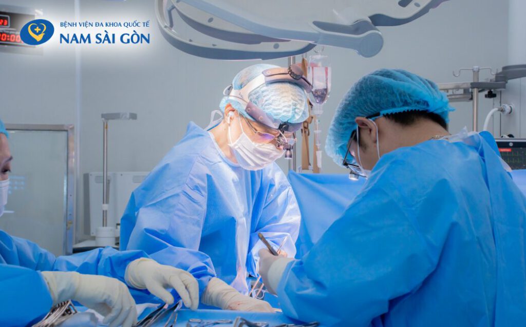 SỐC: NGƯỜI PHỤ NỮ 31 TUỔI MANG KHỐI PHÌNH ĐỘNG MẠCH PHỔI KHỔNG LỒ HIẾM GẶP 7 H2 Ca benh Phinh dong mach phoi cua phu nu 31 tuoi