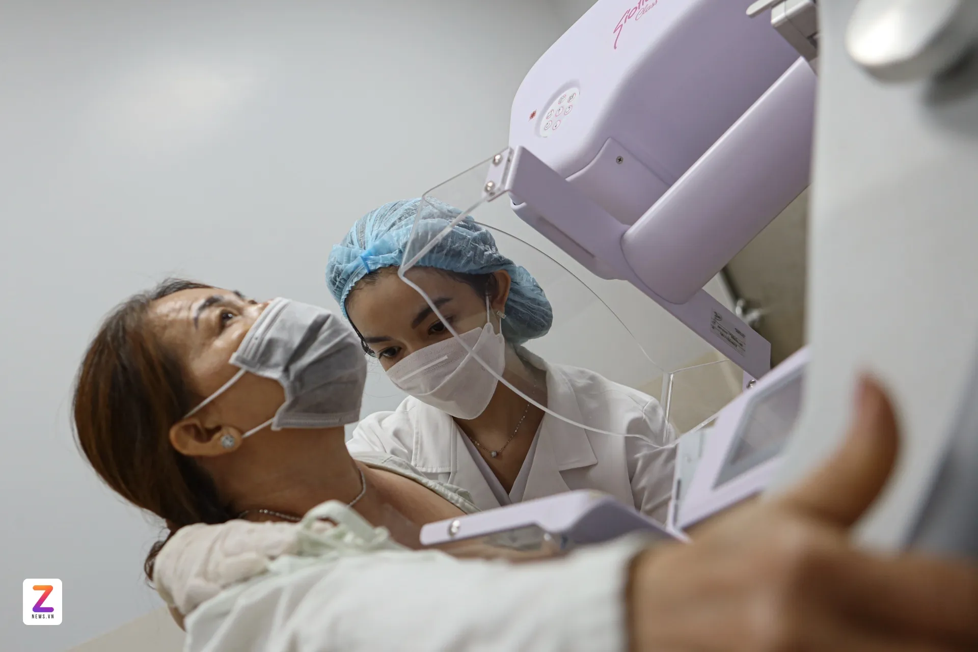 Rong huyết sau mãn kinh, bác sĩ cảnh báo bệnh lý nguy hiểm